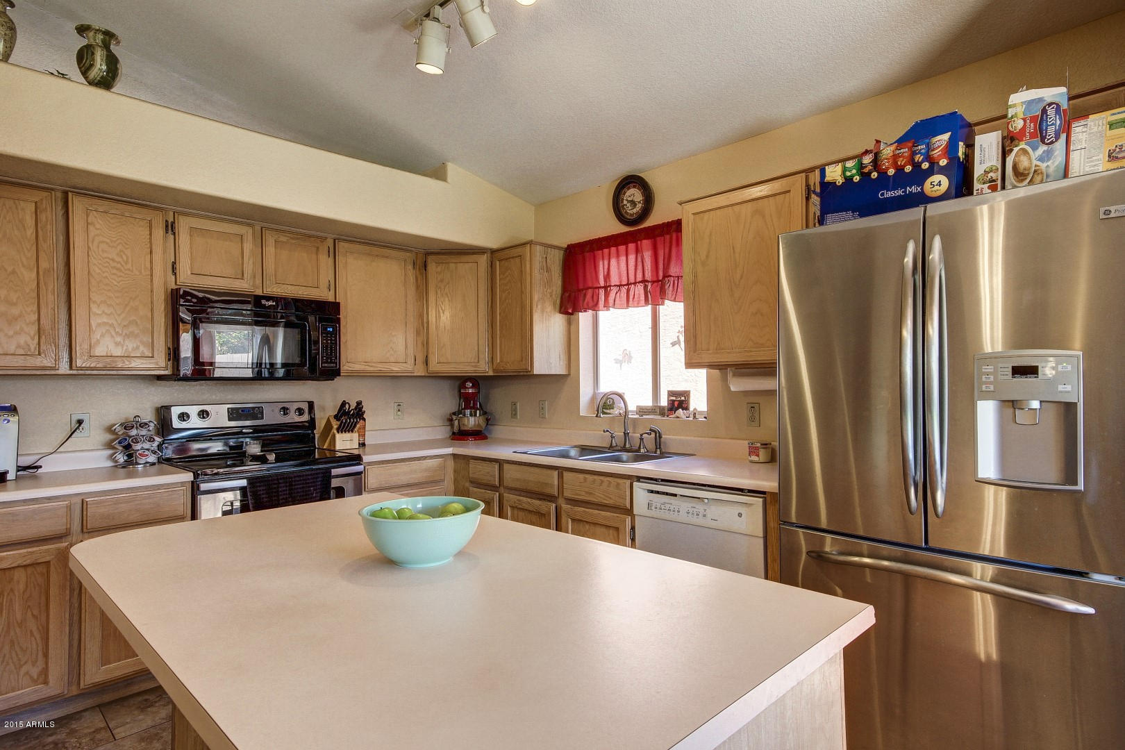7609 West Redfield Road Peoria, AZ 85381 - Photo 11 of 26 Kitchen