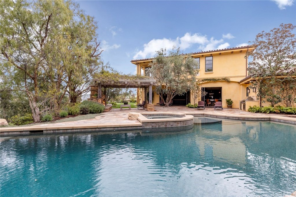 32241 Peppertree-Bend San Juan Capistrano, CA 92675 - Photo 2 of 37