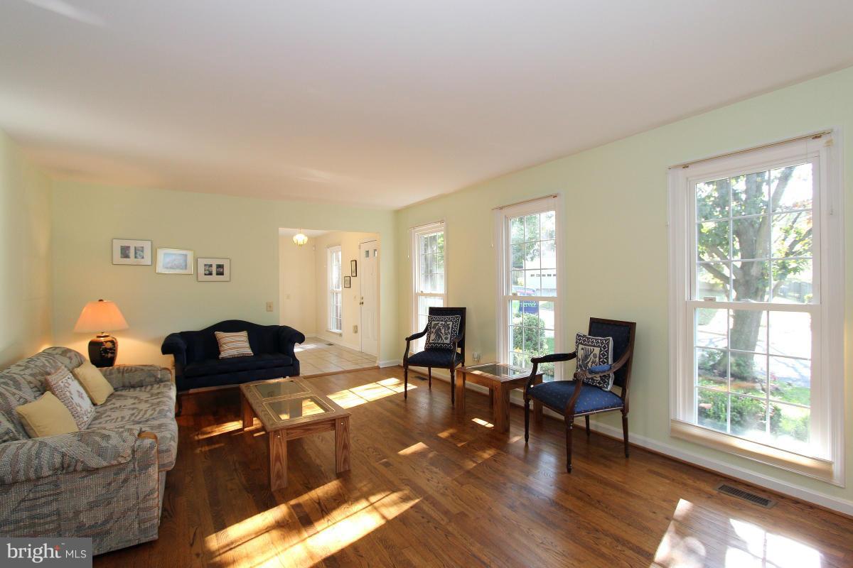 11320 Classical Lane Silver Spring, MD 20901 - Photo 8 of 30 Living Room