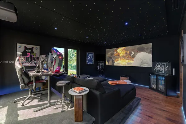 $95,000 | 528 Lakeview Court, Miami Beach, FL 33140