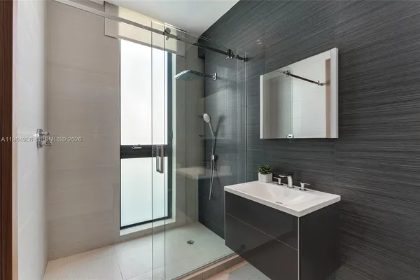 $95,000 | 528 Lakeview Court, Miami Beach, FL 33140