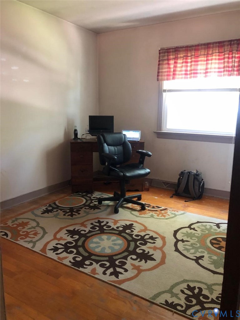 10001 Alfaree Road Richmond, VA 23237 - Photo 15 of 17 Wood-finish flooring with a single window
