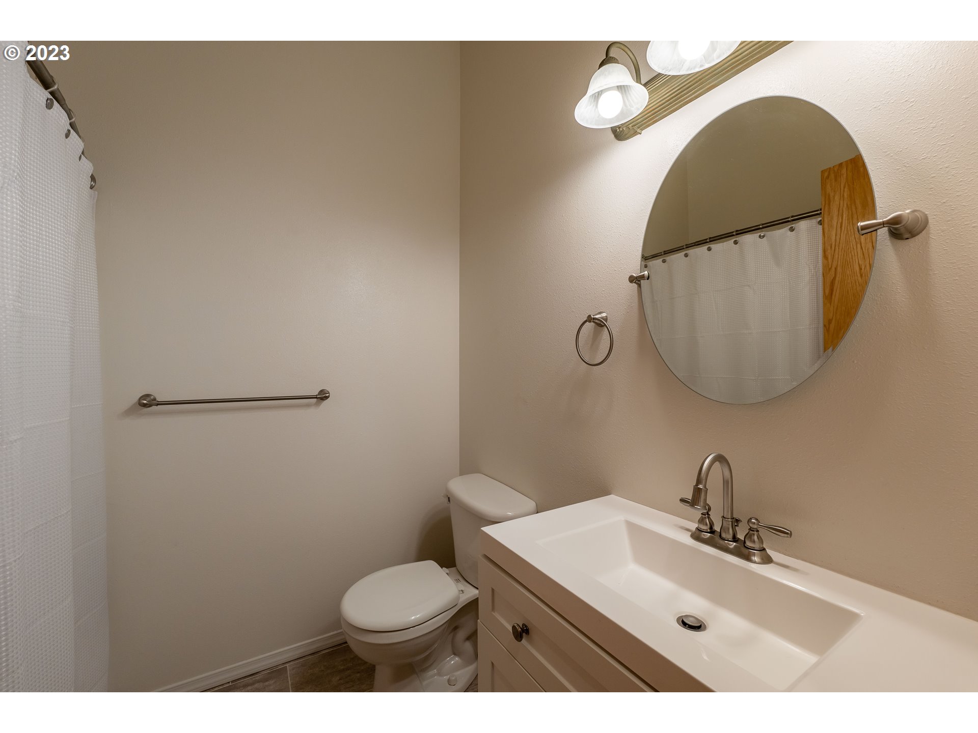 37549 Wallace Creek Road Springfield, OR 97478 - Photo 14 of 48 Gallery Image 14