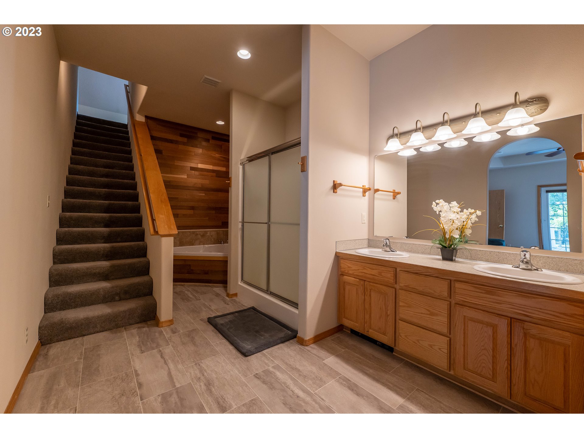 37549 Wallace Creek Road Springfield, OR 97478 - Photo 17 of 48 Gallery Image 17
