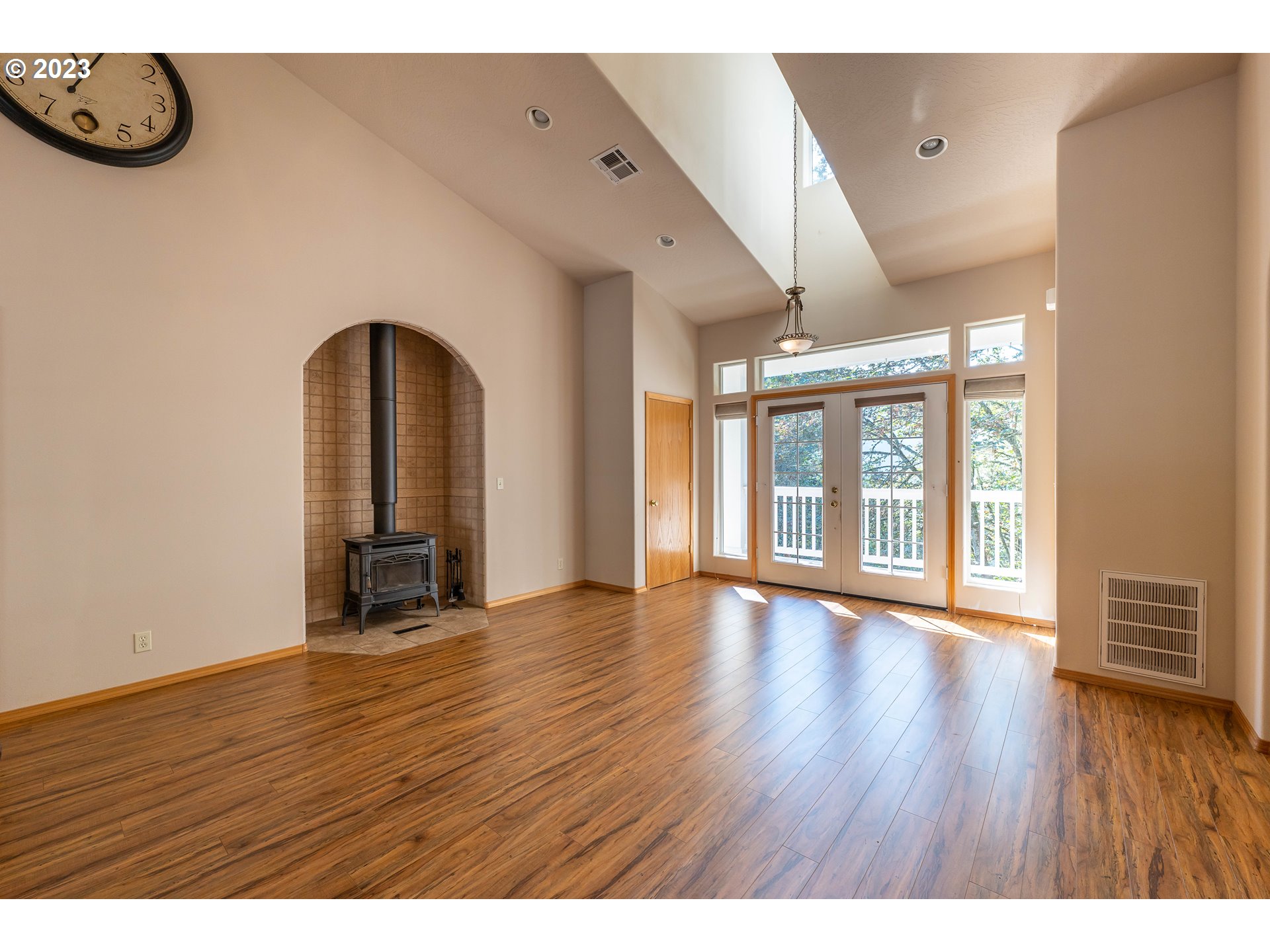 37549 Wallace Creek Road Springfield, OR 97478 - Photo 3 of 48 Gallery Image 3