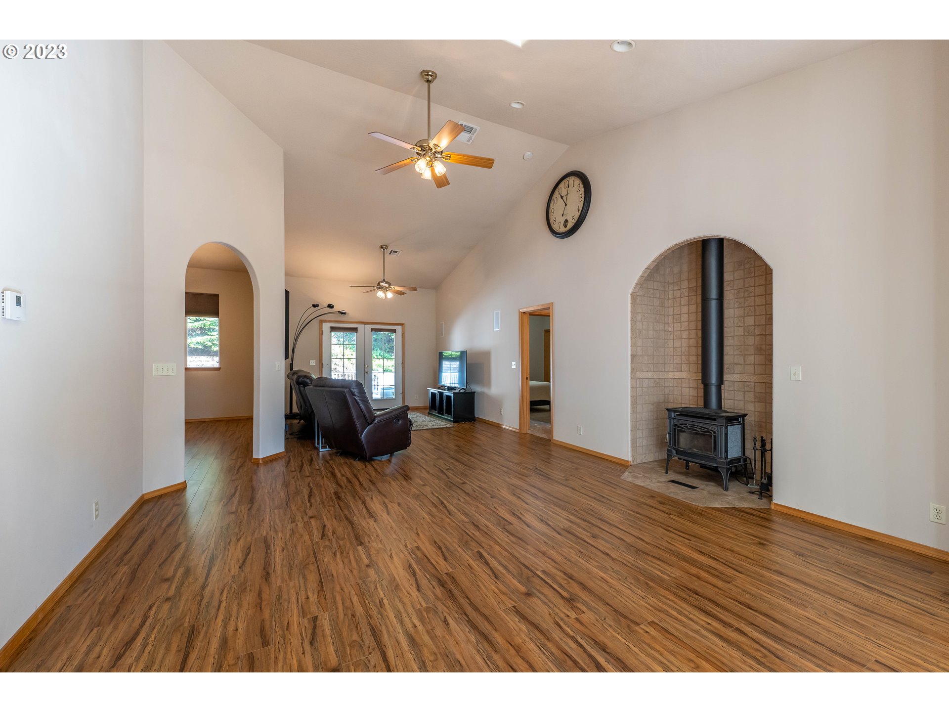 37549 Wallace Creek Road Springfield, OR 97478 - Photo 4 of 48 Gallery Image 4