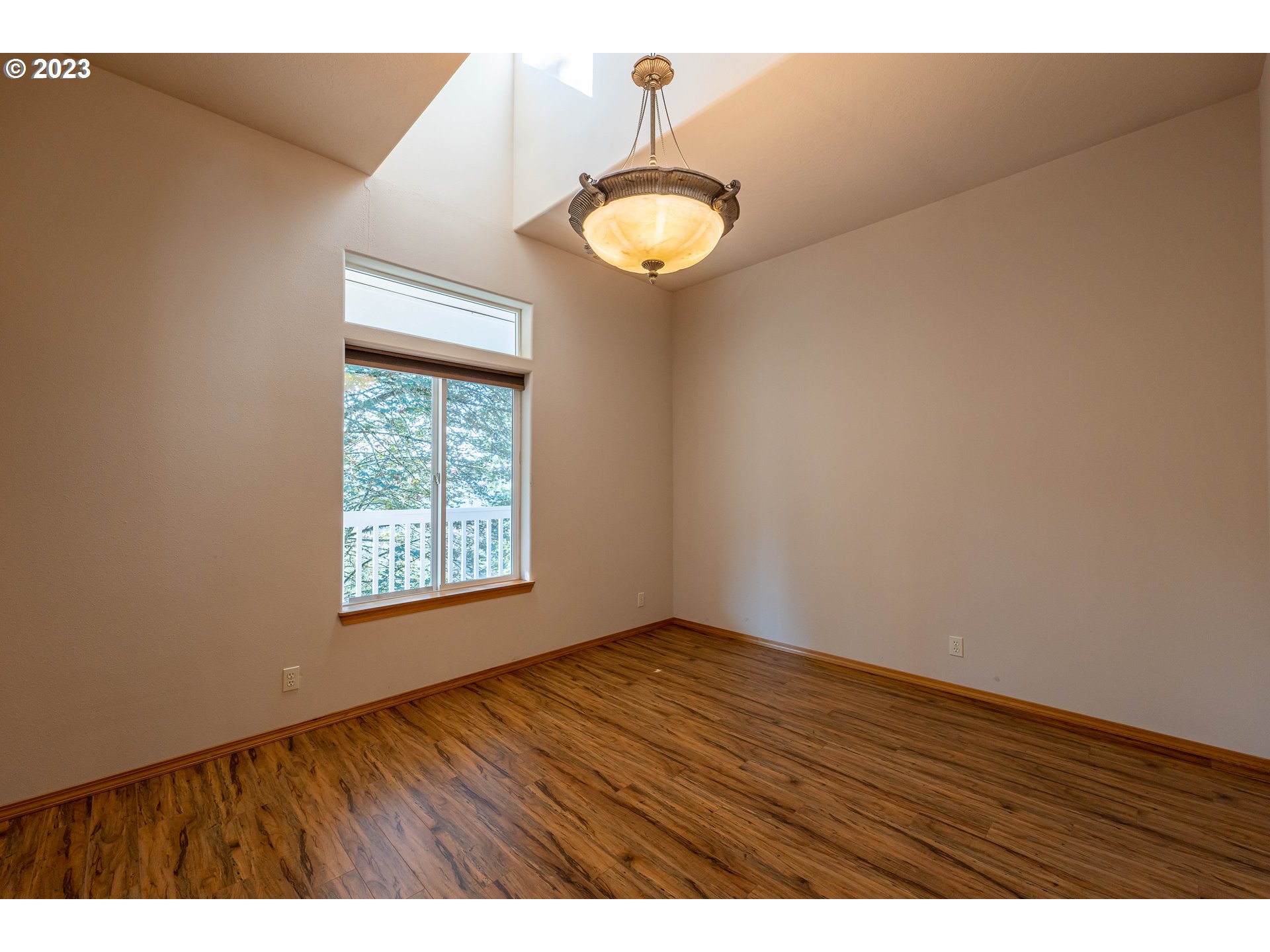 37549 Wallace Creek Road Springfield, OR 97478 - Photo 9 of 48 Gallery Image 9