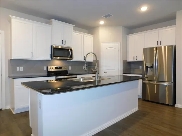 $1,995 | 2229 Davenport Drive, Denton, TX 76207