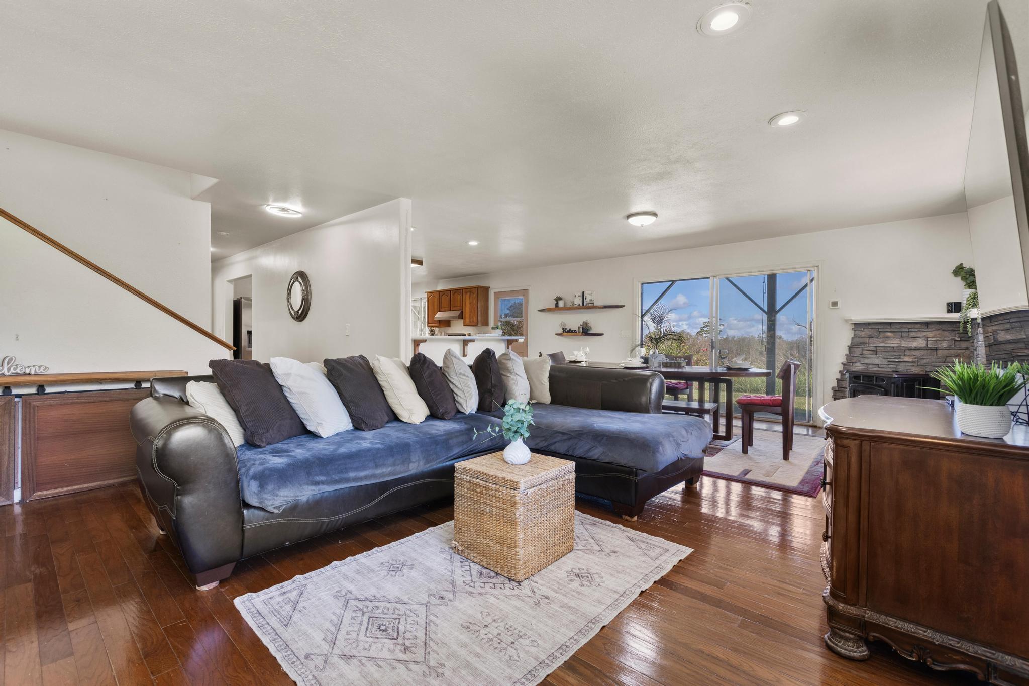 18-4565 Makaala Rd Mountain View Mountain View, HI 96771 - Photo 3 of 25 a living room with lots of furniture and wooden floor