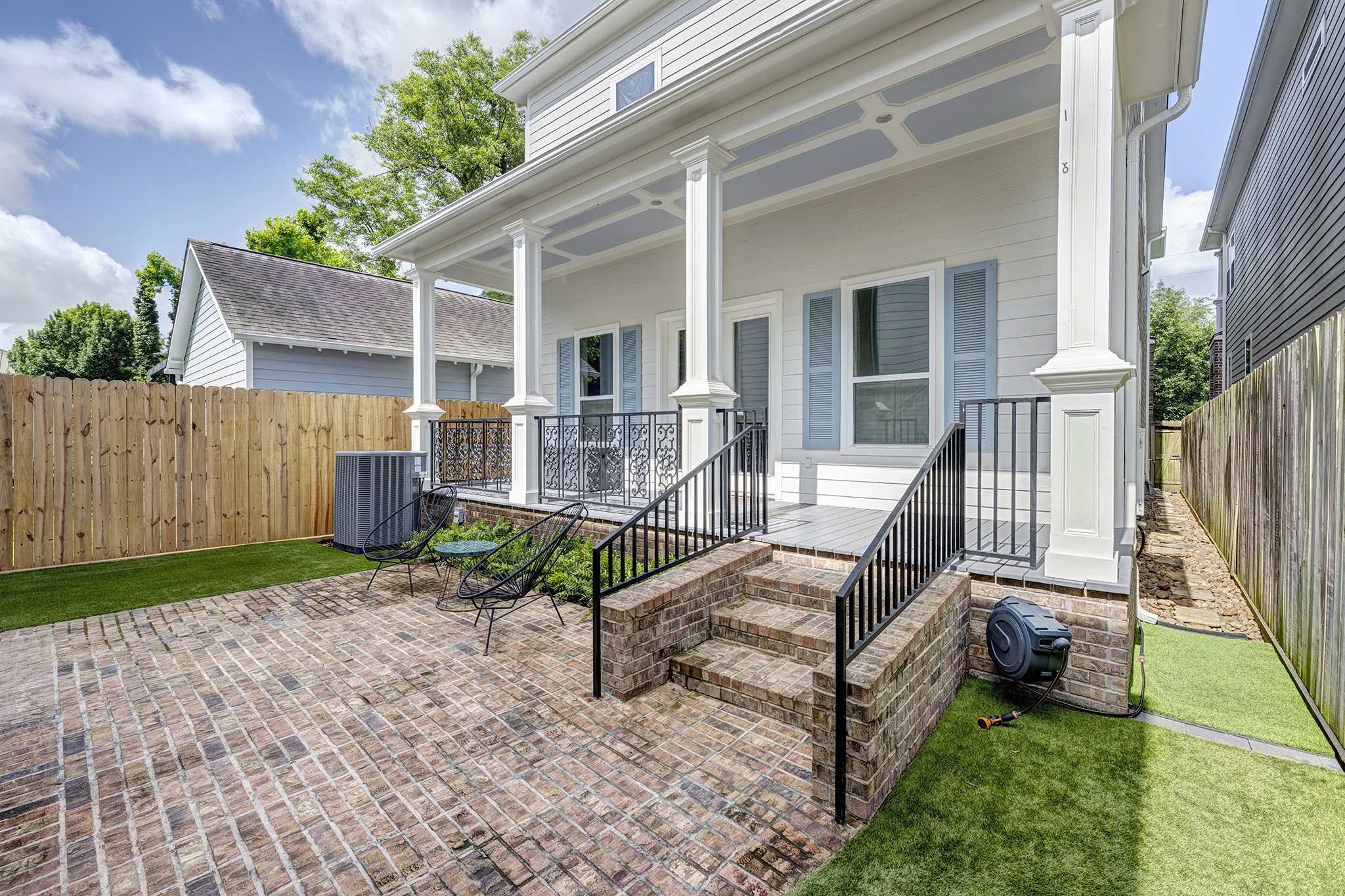 1010 Nicholson Street Houston, TX 77008 - Photo 26 of 28 a view of a house with backyard and sitting area