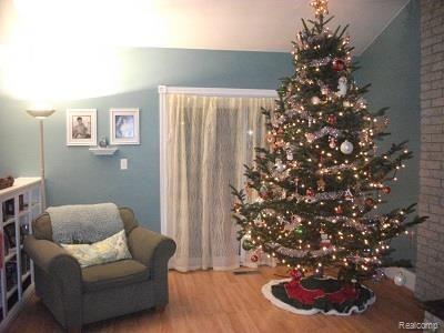 121 Roth Boulevard Clawson, MI 48017 - Photo 9 of 13 Familyroom2.jpg