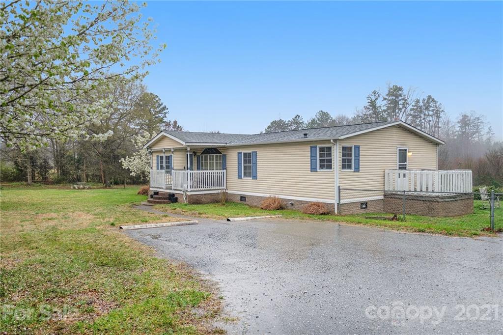 1602 Ratchford Road Dallas, NC 28034 - Photo 3 of 38 Gallery Image 3