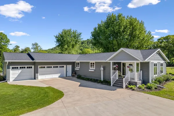 $445,000 | W770 Meadow Lane, Fountain City, WI 54629