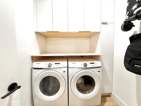 a close up view of a washer and dryer