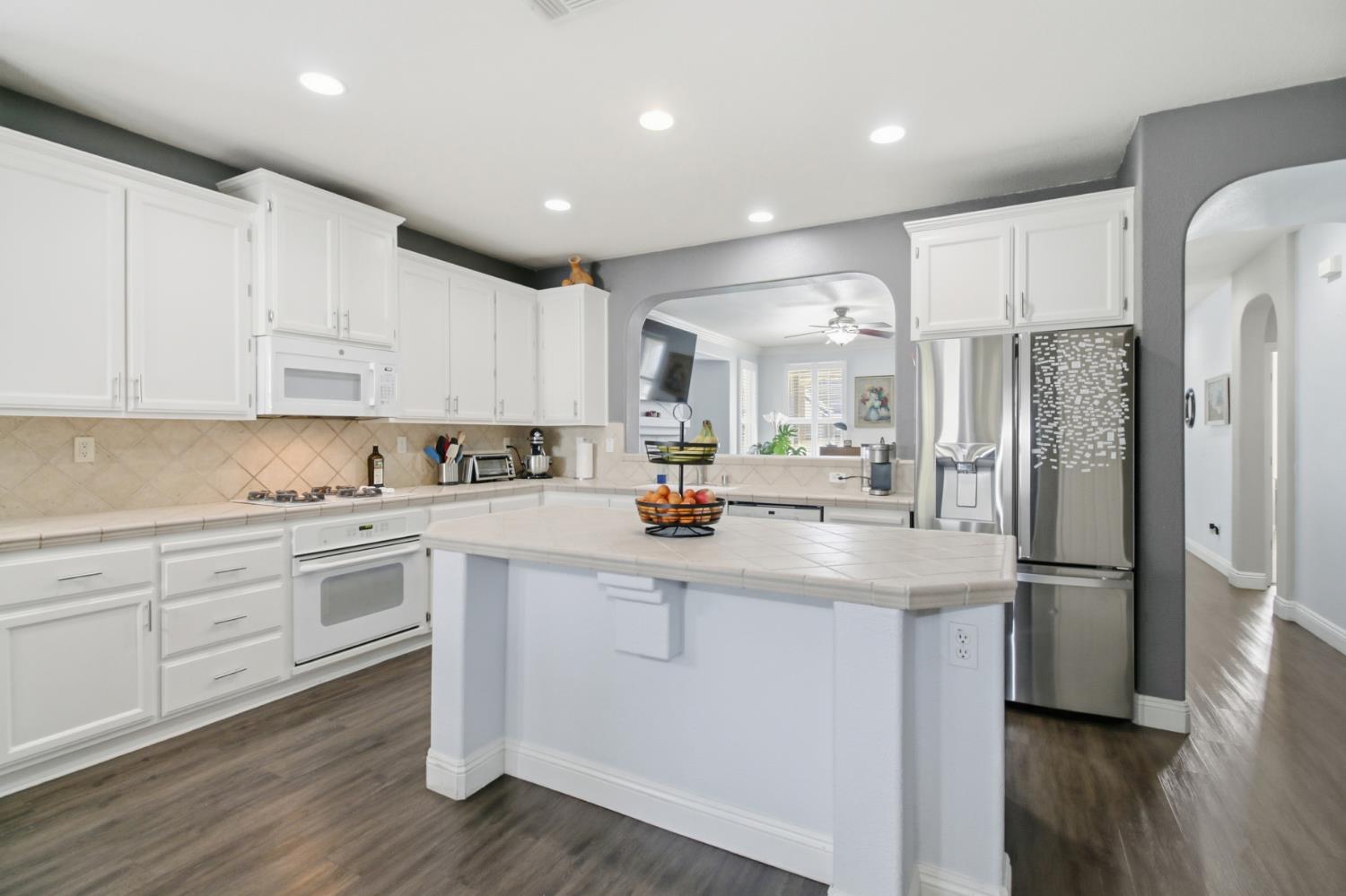 1893 Acari Avenue Sacramento, CA 95835 - Photo 9 of 48