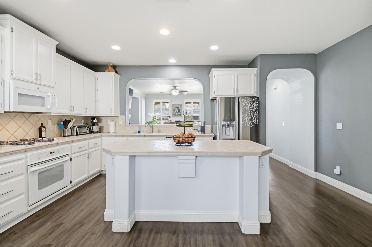 1893 Acari Avenue Sacramento, CA 95835 - Photo 10 of 48