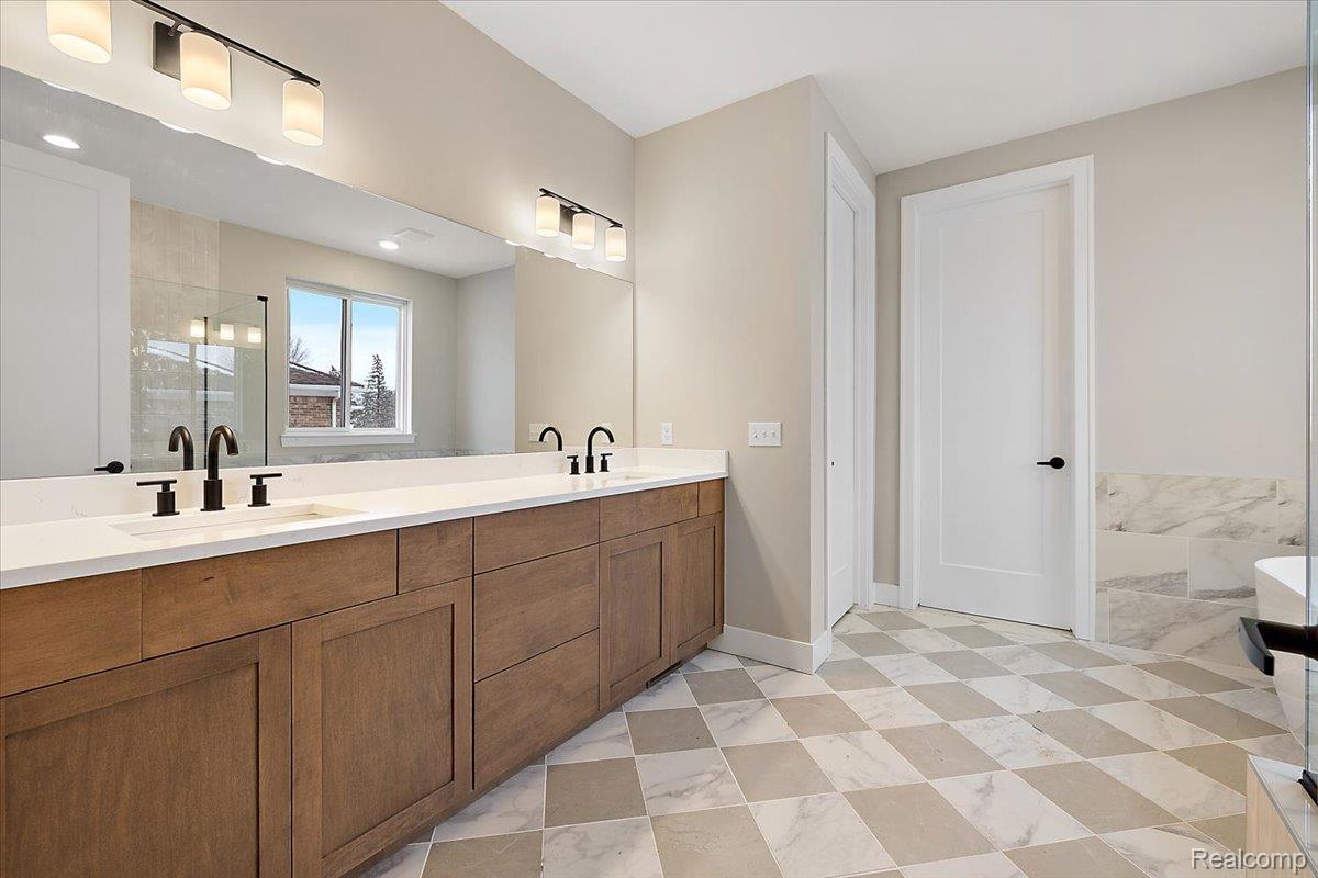 53650 Romeo Plank Road Macomb, MI 48042 - Photo 27 of 64 46-53650 Romeo Plank-46.jpg