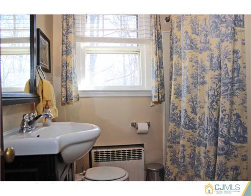 156 Kimberly Road Colonia, NJ 07067 - Photo 14 of 25 Gallery Image 14