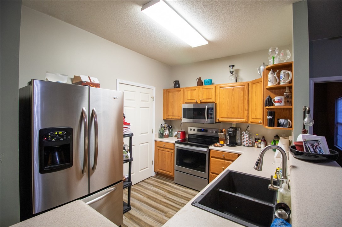 160 Wexford Drive, Unit 201 Anderson, SC 29621 - Photo 3 of 18 Kitchen appliances included