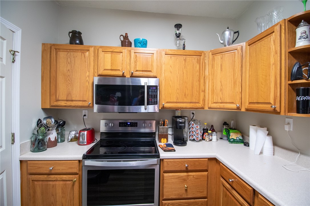 160 Wexford Drive, Unit 201 Anderson, SC 29621 - Photo 4 of 18 Kitchen with appliances