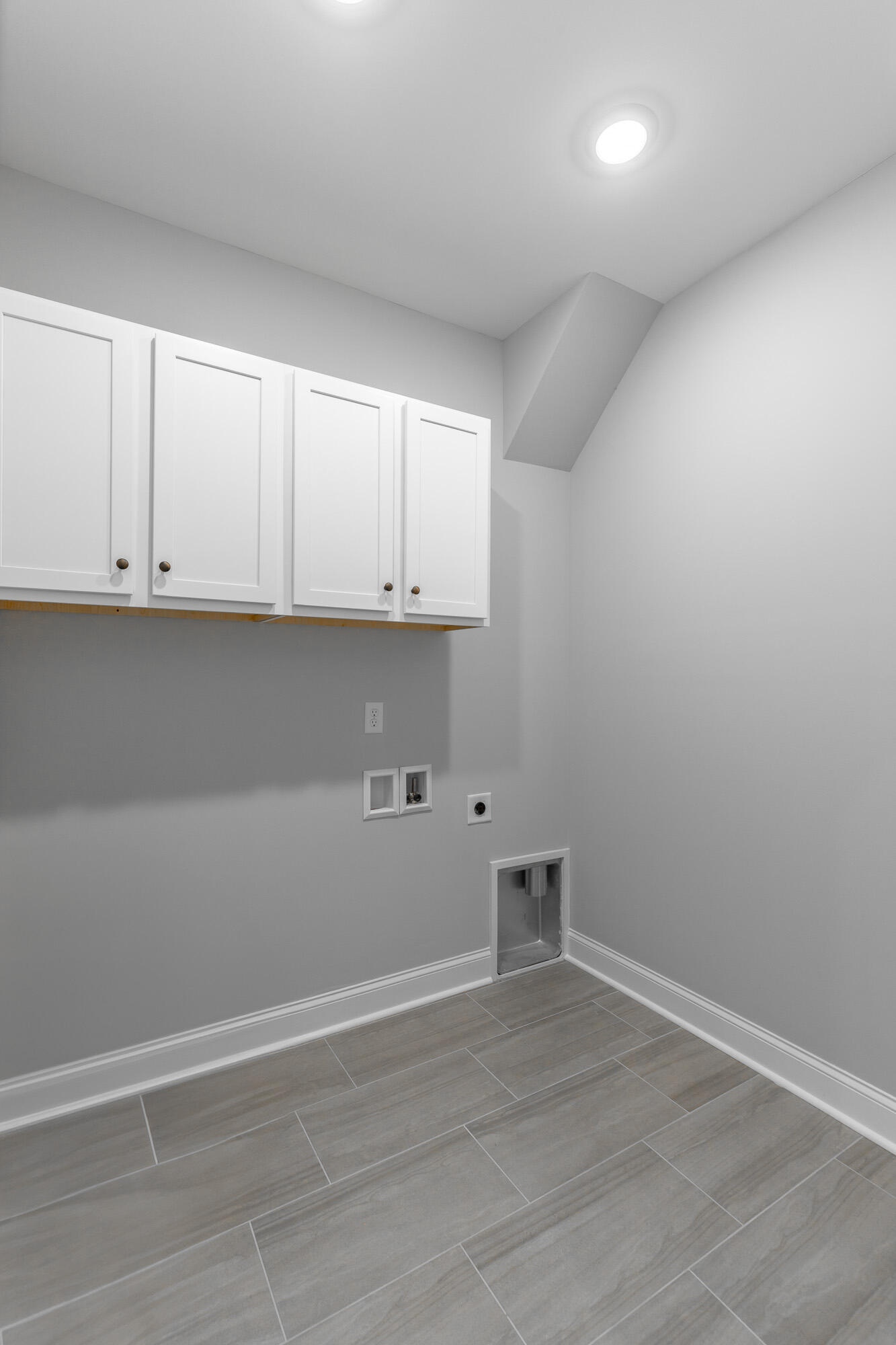 1036 Silverpine Drive Chattanooga, TN 37421 - Photo 15 of 53 Laundry Room