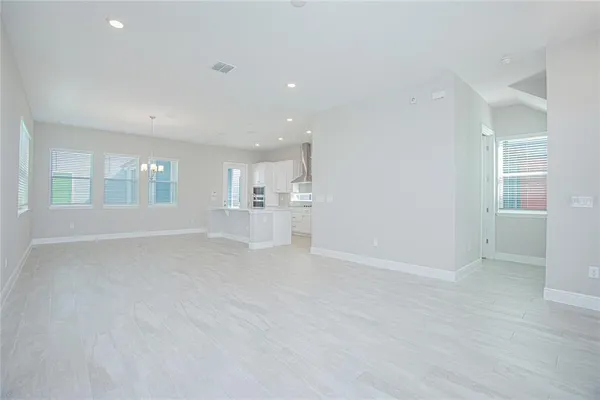 an empty room with windows and pillars in it