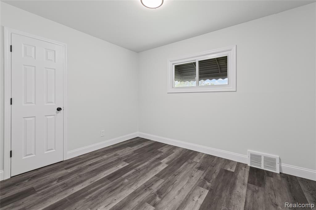 8044 Pelham Road Taylor, MI 48180 - Photo 10 of 26