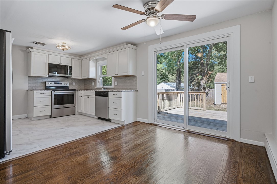 132 Potowomut Road Warwick, RI 02818 - Photo 2 of 37