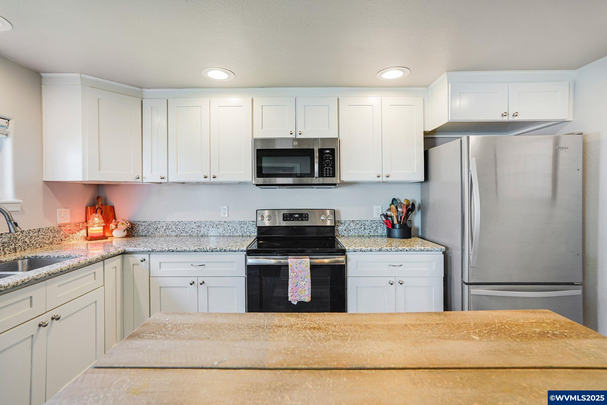 321 Southeast Davis Street Dallas, OR 97338 - Photo 11 of 26 Gallery Image 11