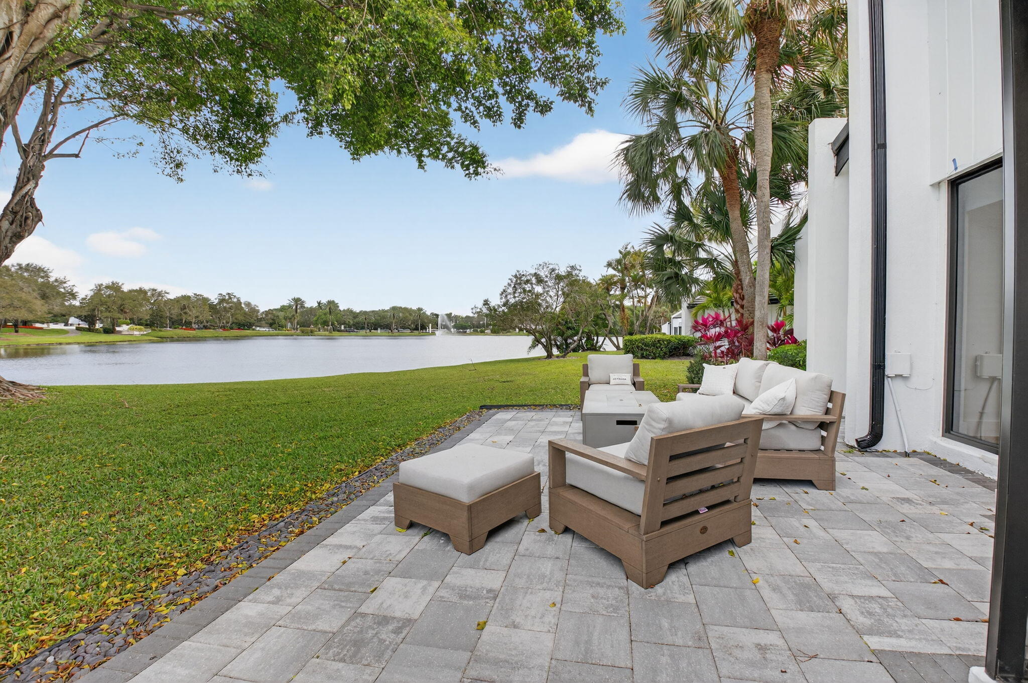 3207 Bridgewood Drive Boca Raton, FL 33434 - Photo 5 of 54 25-web-or-mls-DSC_9065