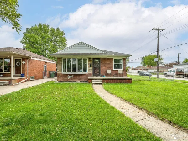 $220,000 | 15351 Richmond Street, Southgate, MI 48195