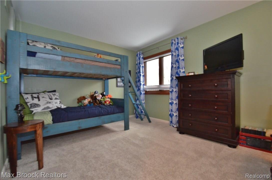 448 Shellbourne Drive Rochester, MI 48309 - Photo 31 of 46 SECOND BEDROOM
