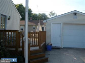 254 G Street Carneys Point, NJ 08069 - Photo 2 of 10 Garage