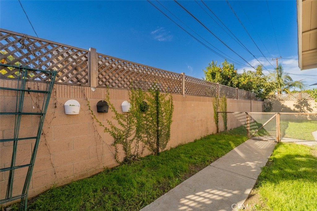 223 South Emerald Street Anaheim, CA 92804 - Photo 35 of 46