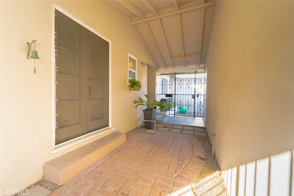 223 South Emerald Street Anaheim, CA 92804 - Photo 6 of 46