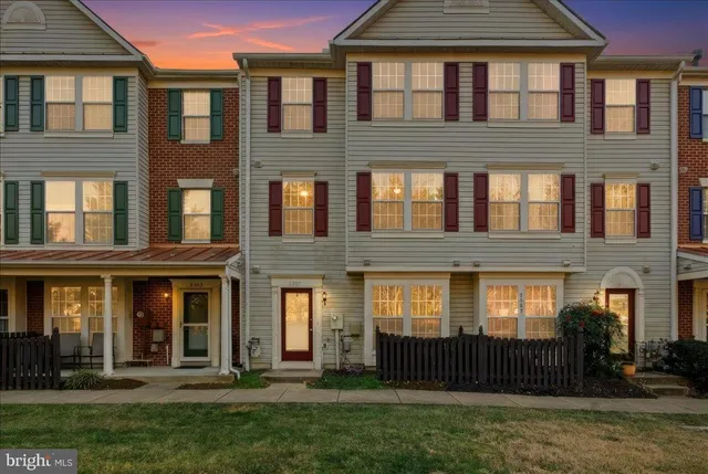 $450,000 | 8307 Green Heron Way, Unit 11, Lorton, VA 22079