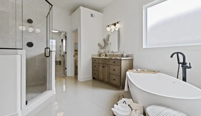 $1,011,230 | 17604 Carter Street, Overland Park, KS 66013