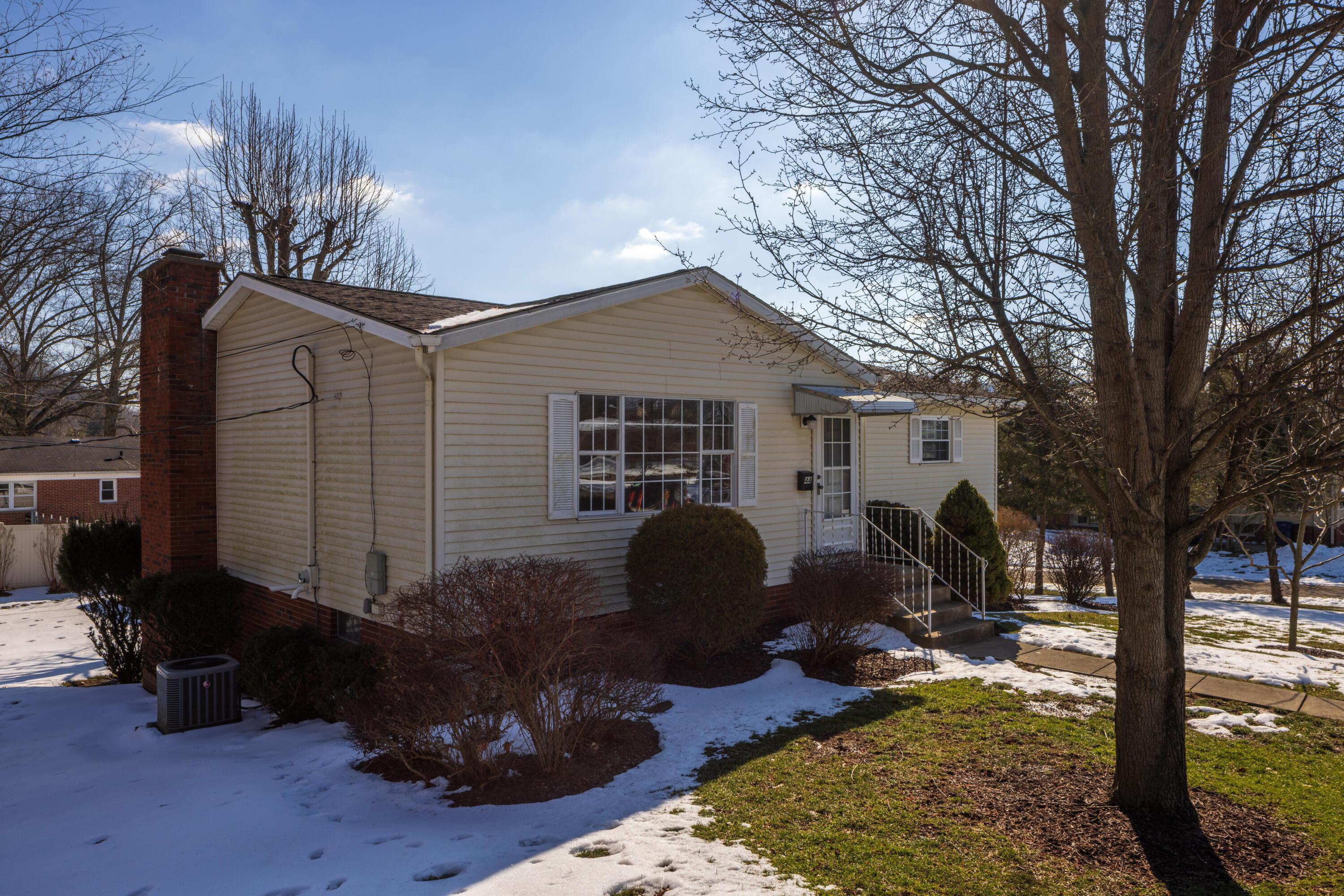 44 Strathmore Boulevard Athens, OH 45701 - Photo 5 of 54 JZP_44StrathmoreBlvd_014