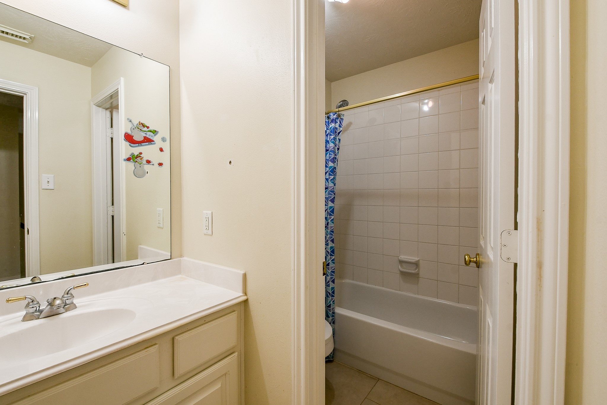 12023 Bolero Point Lane Houston, TX 77041 - Photo 29 of 32 a bathroom with a bathtub and a sink