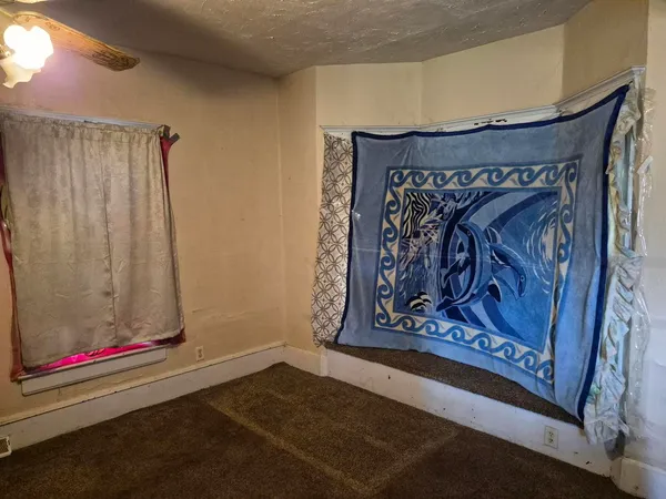 a view of a livingroom and dining room
