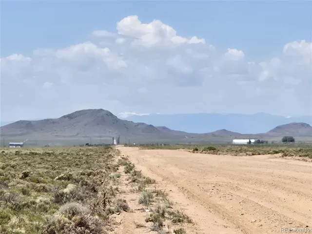 a black and white photo of a bathroom