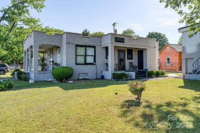 a house view with a outdoor space