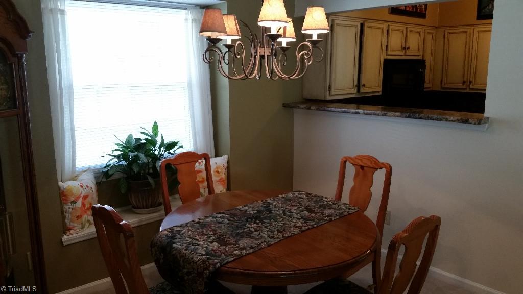 3216 Pipers Way High Point, NC 27265 - Photo 6 of 25 Dining room with window seat