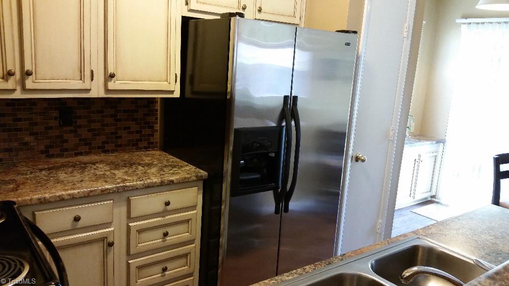 3216 Pipers Way High Point, NC 27265 - Photo 8 of 25