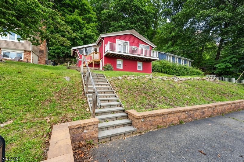 106 Seneca Lake Road Sparta, NJ 07871 - Photo 2 of 24