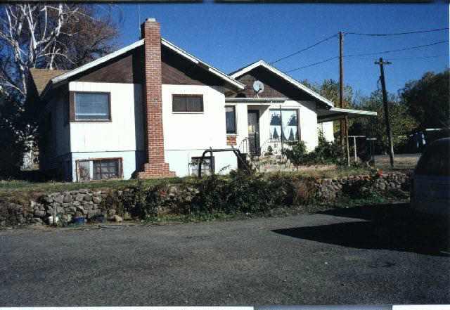 15070 Summitview Ext Road Yakima, WA 98908 - Photo 1 of 4 a front view of a house with garden