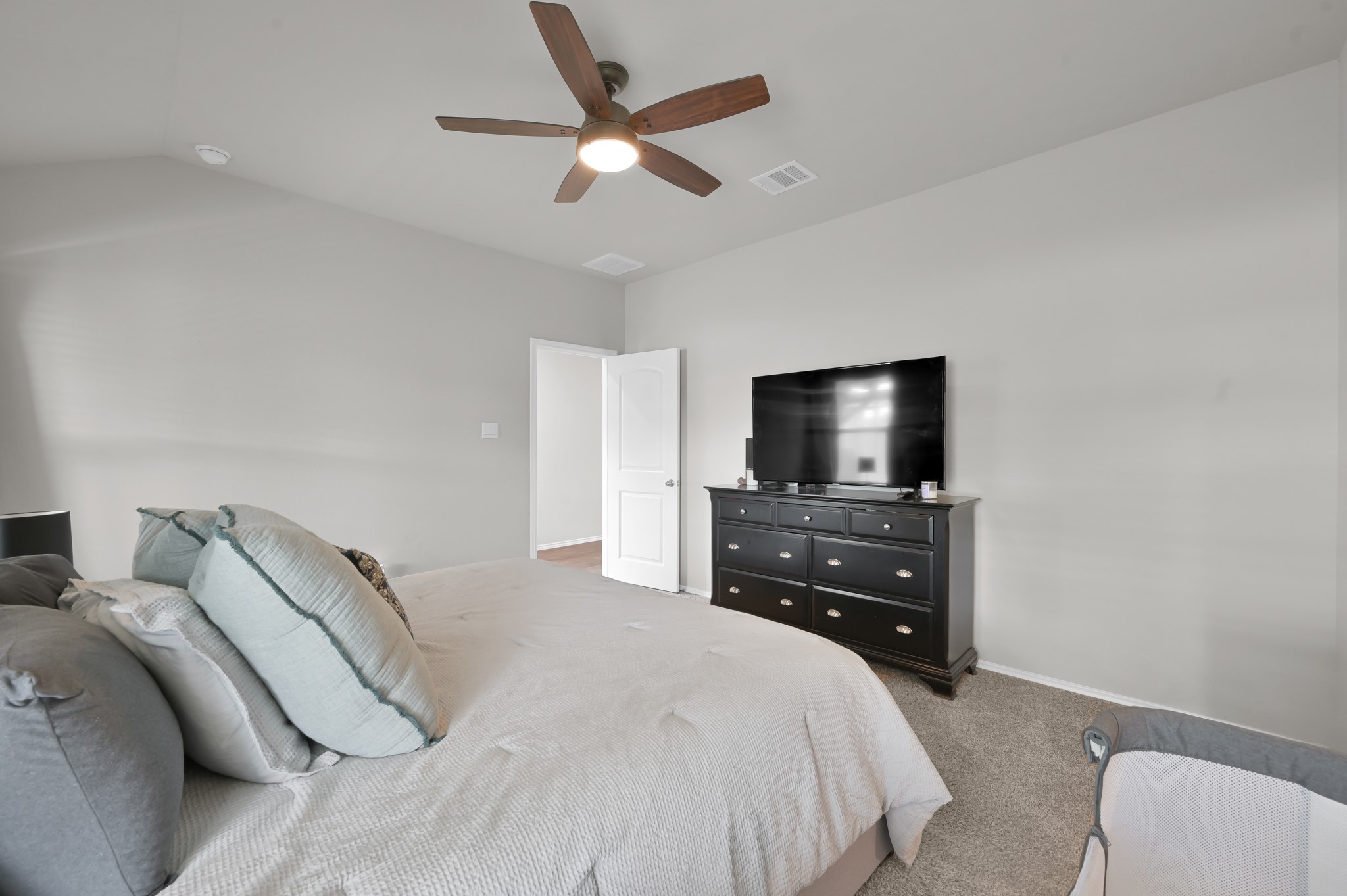 13916 Great Pnes Court Conroe, TX 77302 - Photo 13 of 22 Primary bedroom