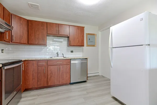 $2,500 | 4 Colonial Village Drive, Unit 9, Arlington, MA 02474