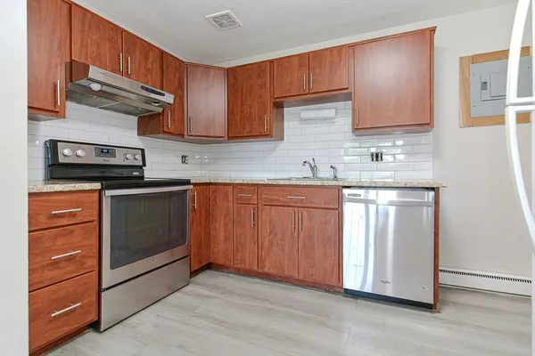 $2,500 | 4 Colonial Village Drive, Unit 9, Arlington, MA 02474