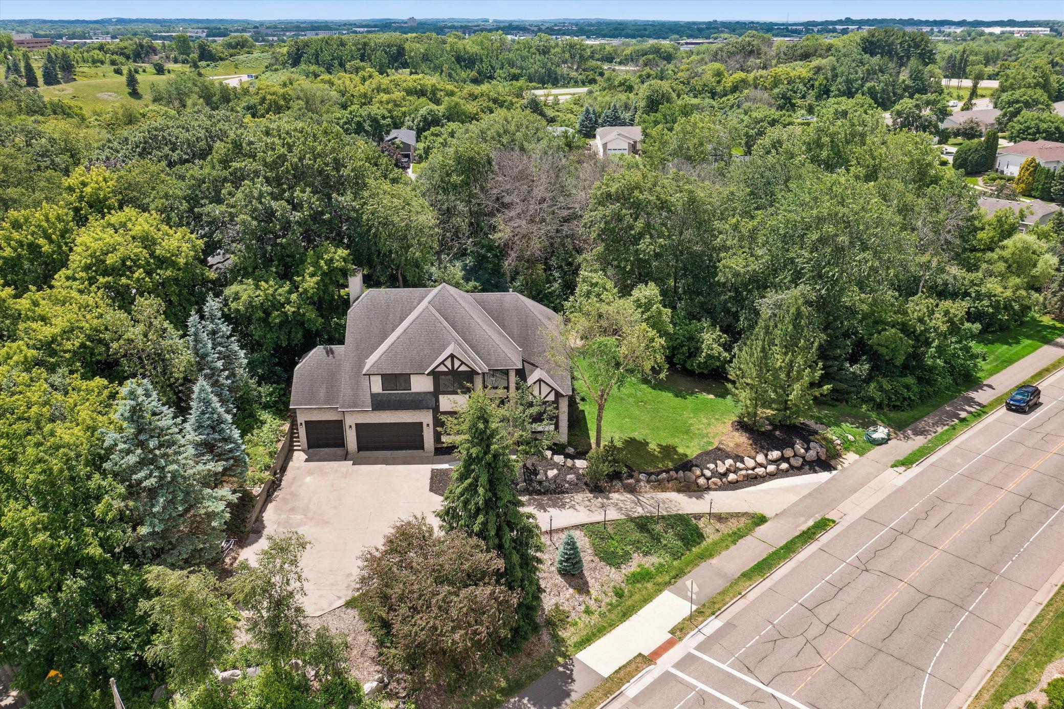 740 Mendota Heights Road Mendota Heights, MN 55120 - Photo 3 of 40